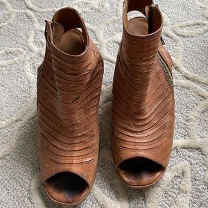 Paul Green Cayanne Peep Toe Bootie